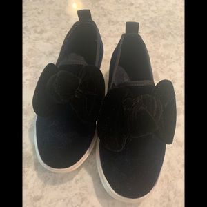 ✨✨Girls Velvet Bow Slip on sneakers ✨✨